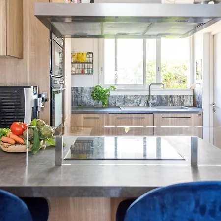 Appartement Luxurious Flat With Balcony